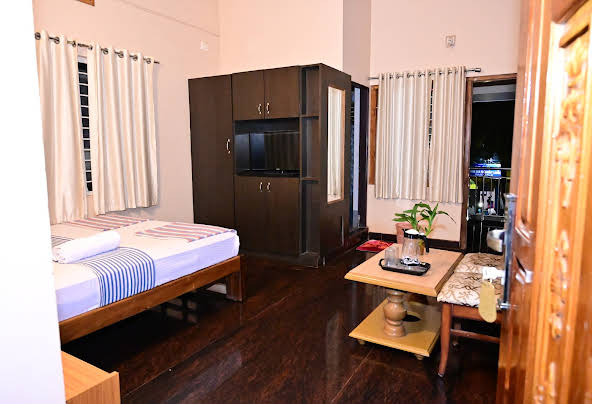 Jaya Paradise Lodging in Murudeshwar - Exterior View