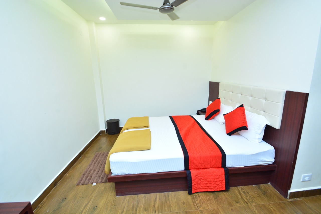 Royal Retreat Premium Amenities